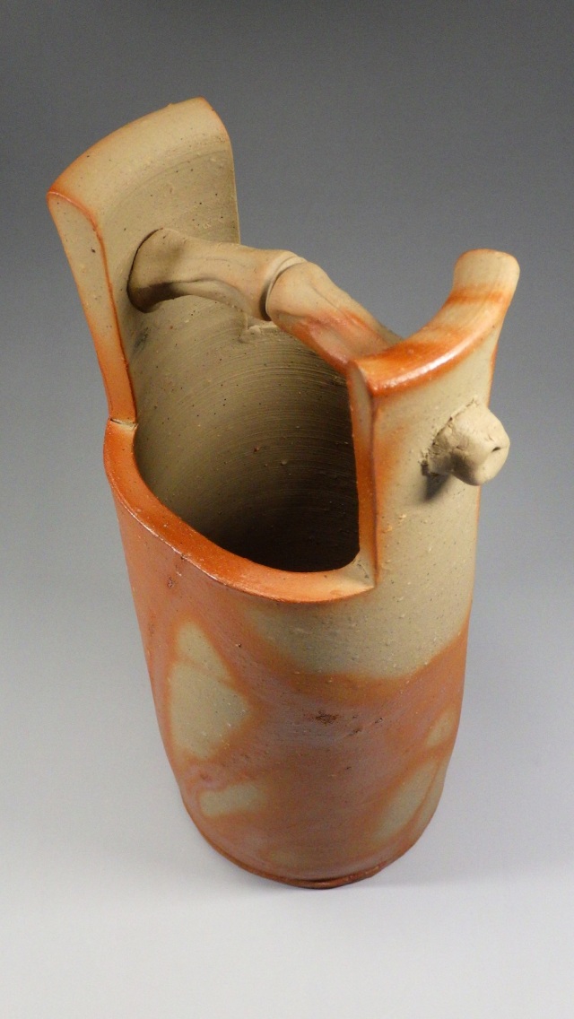 畝尾典秀（備前焼緋襷手桶花入れ）