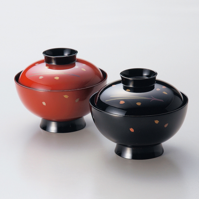 夫婦椀 松葉に桜 朱・黒 蓋付きのお椀 2客セット 漆塗り 12-03506 漆器