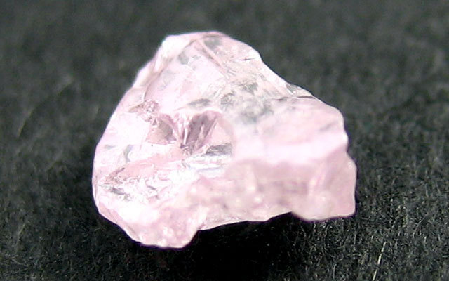 アーガイル産】儚い桜色 ピンクダイヤモンド 原石 0.260ct