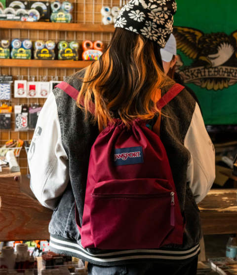 DRAW SACK - RUSSET RED (赤) |【公式通販】JANSPORT（ジャンスポーツ