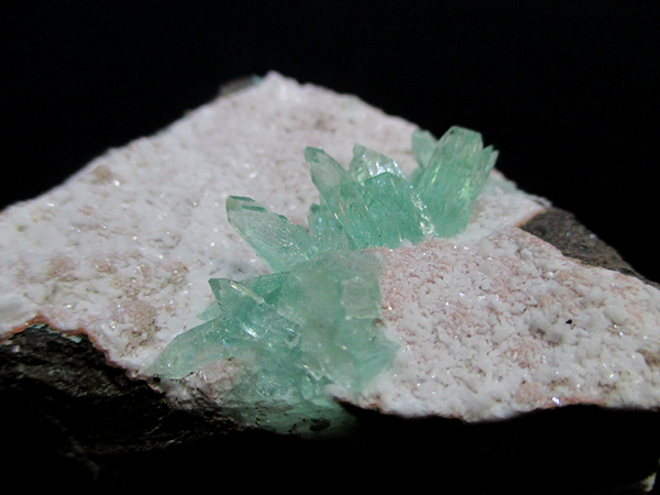 グリーンアポフィライト原石 パシャン鉱山産 販売 天然石専門店【鬮石】