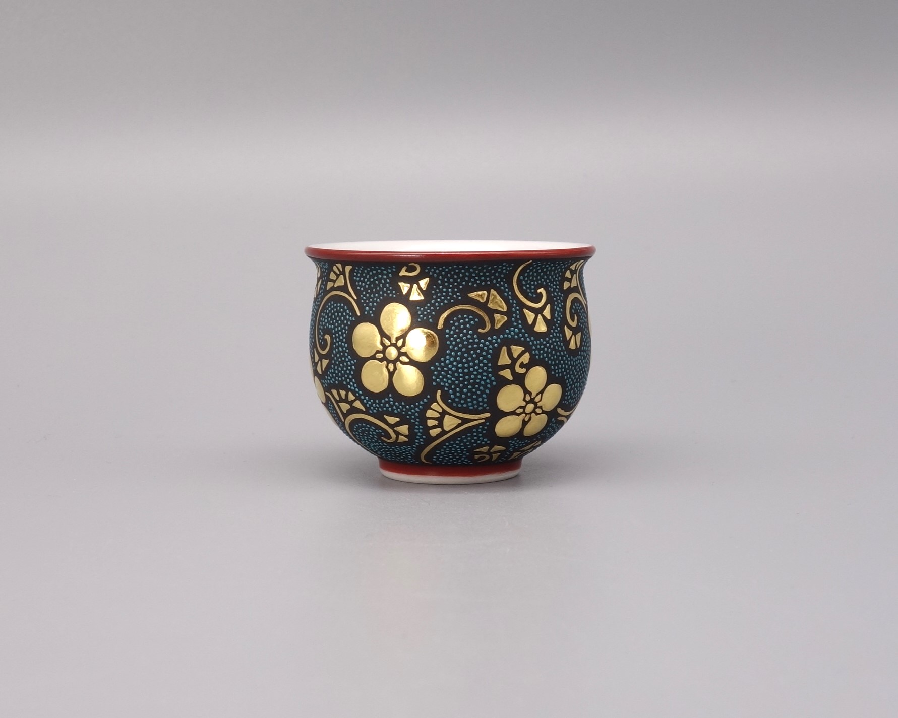 ぐい呑 盛金渦打青粒梅鉢唐草文 [ 三代 仲田錦玉 ]