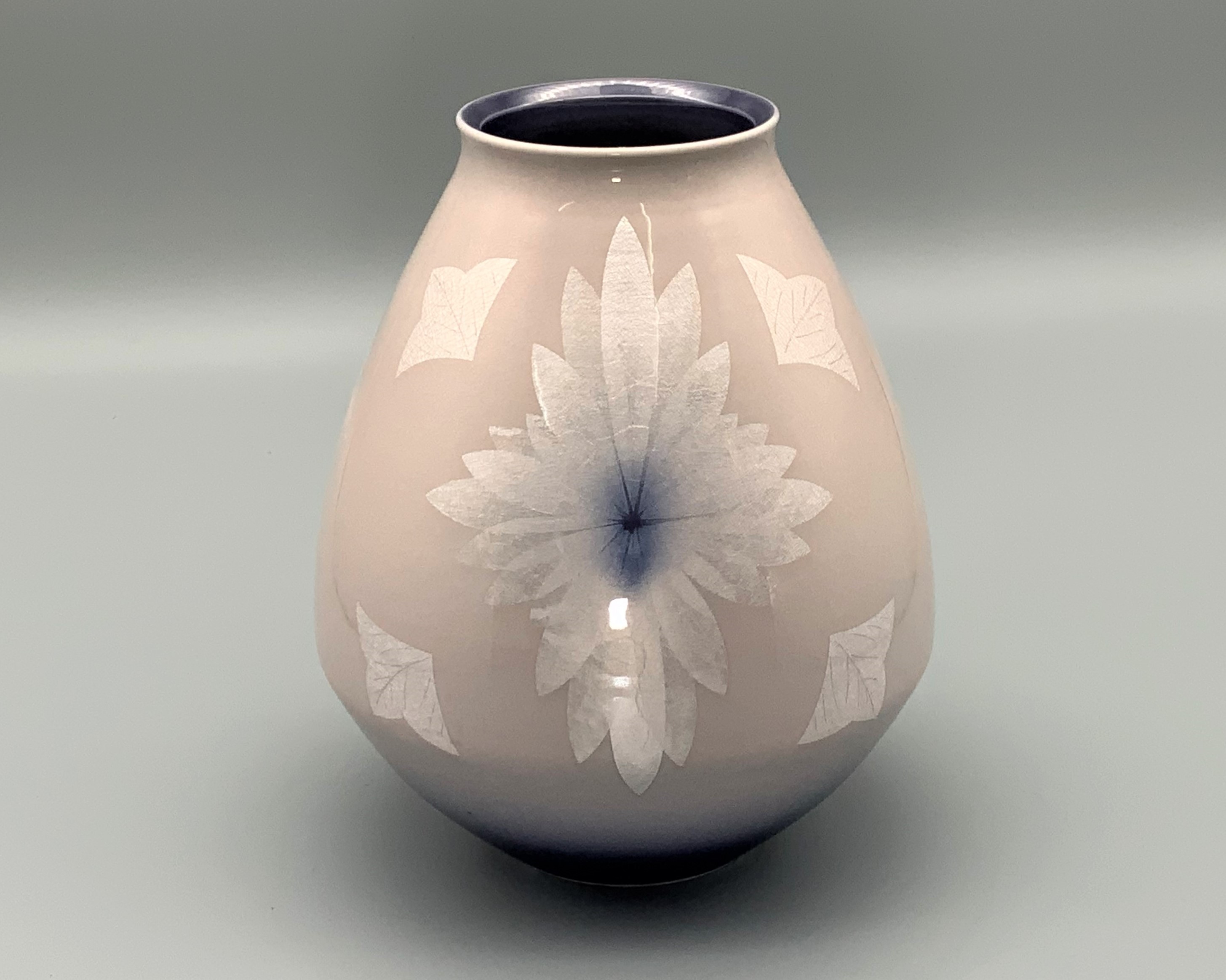 花瓶（7号） 淡桜釉裏銀彩 [ 中田一於 ]