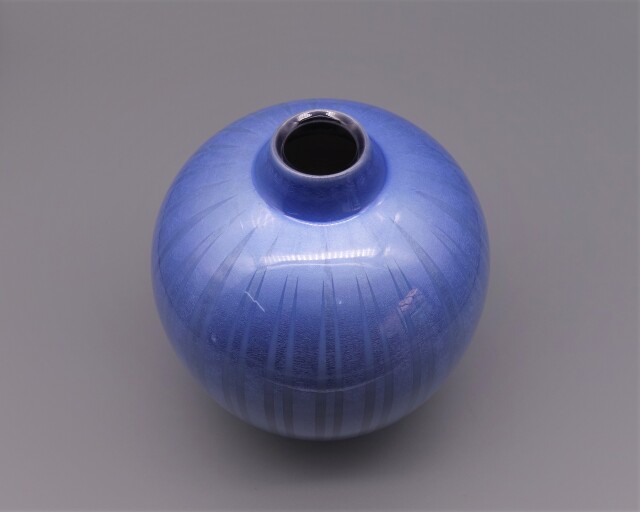 花瓶（6号） 淡青釉裏銀彩線文 [ 中田一於 ]