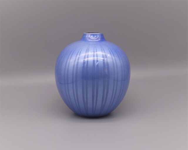 花瓶（6号） 淡青釉裏銀彩線文 [ 中田一於 ]