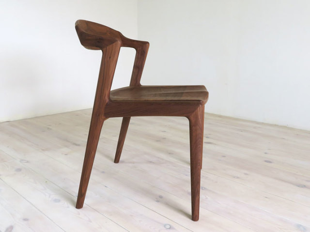 リネア 座面が広くゆったり座れる天然木・無垢のチェア ウォールナット