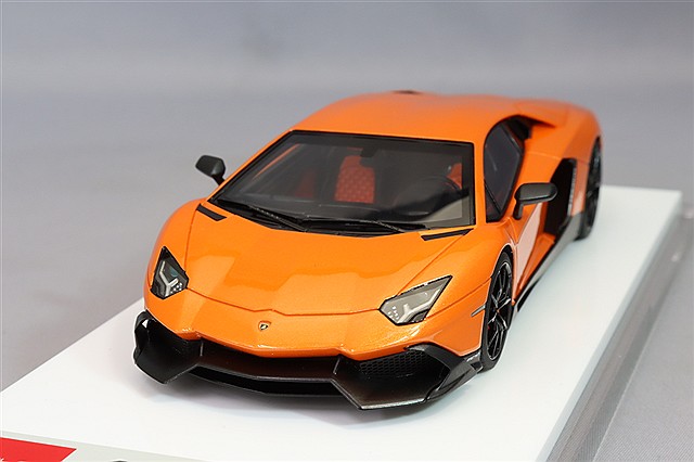 アイドロン 1/18 ランボルギーニ アヴェンタドール LP750-4 SV 2015