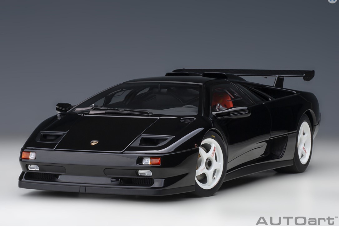 お取り寄せ商品】 オートアート コンポジット 1/18 アストンマーティン