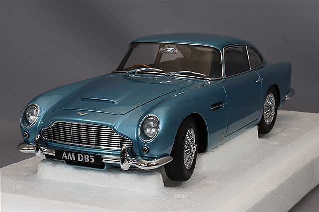 オートアート コンポジット 1/18 アストンマーティン DB11 メタリック