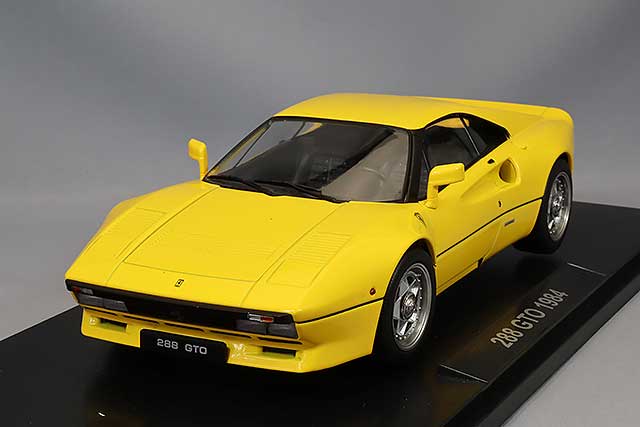 KKスケール 1/18 アルファロメオ アルフェッタ GT 1.6 1976 レッド