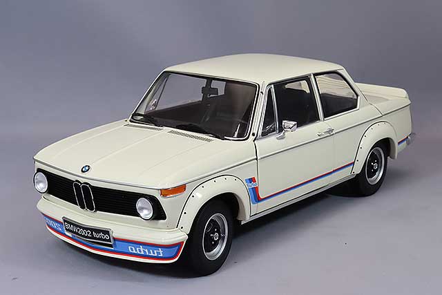 京商 1/18 BMW 2002 ターボ (シルバー)