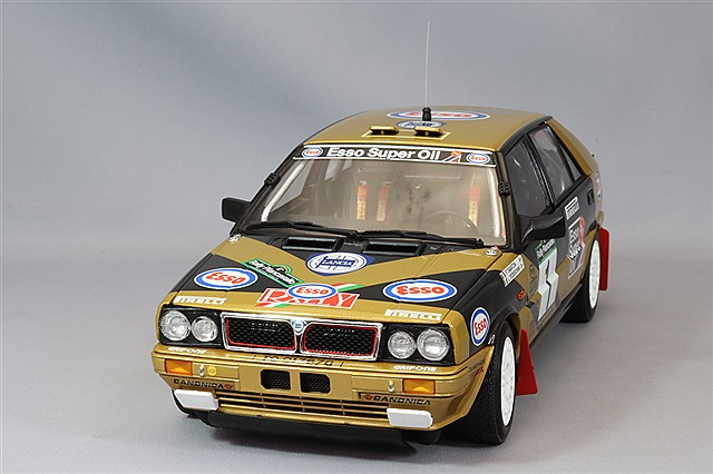 京商 1/18 ランチア デルタ HF インテグラーレ 