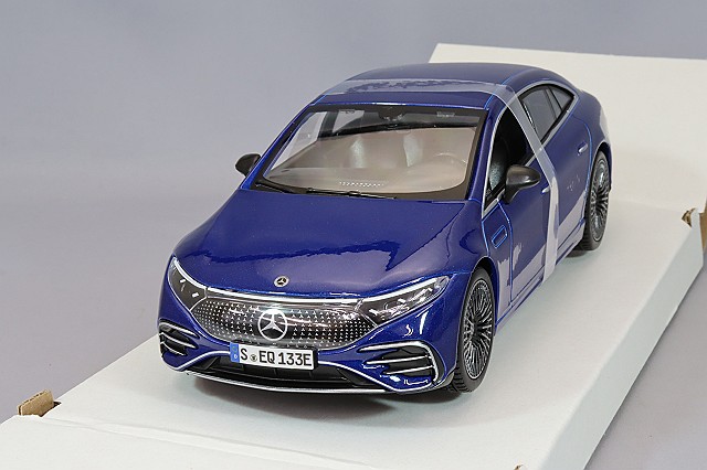 Whitebox 1/43 マイバッハ DS 8 ツェッペリン 1930 レッド/ブラック