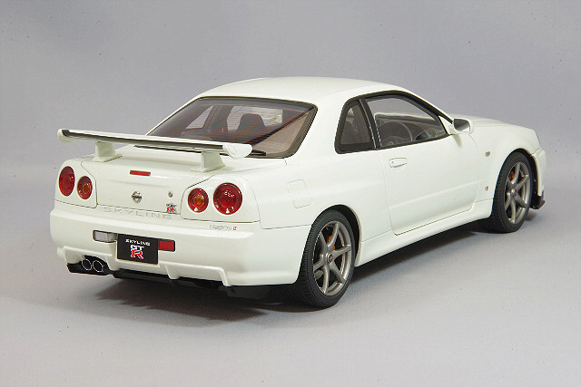 オートアート コンポジット 1/18 日産 スカイライン GT-R (R34) V