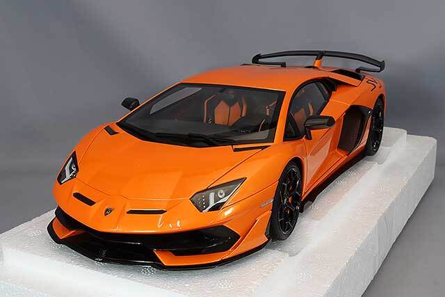 オートアート コンポジット 1/18 ランボルギーニ アヴェンタドール SVJ