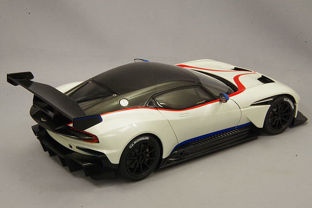 オートアート コンポジット 1/18 アストンマーティン ヴァルカン