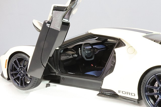 オートアート コンポジット 1/18 フォード GT 