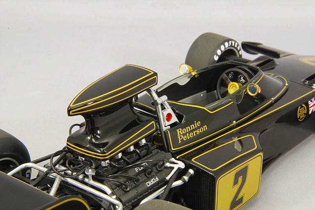 オートアート コンポジット 1/18 ロータス 72E 1973 F1 #2 R.ピーターソン