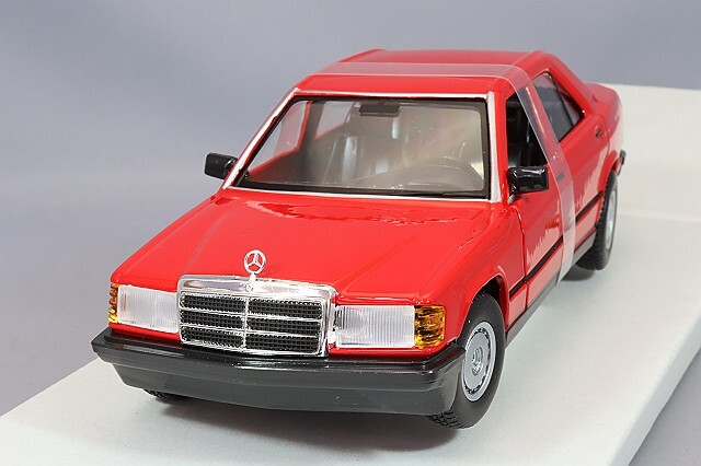 ブラゴ 1/24 メルセデスベンツ 190E 1987 レッド