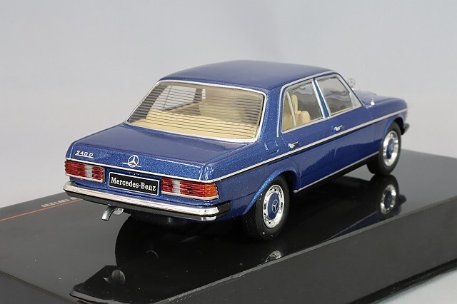 イクソ 1/43 メルセデスベンツ 240D (W123) 1976 メタリックブルー