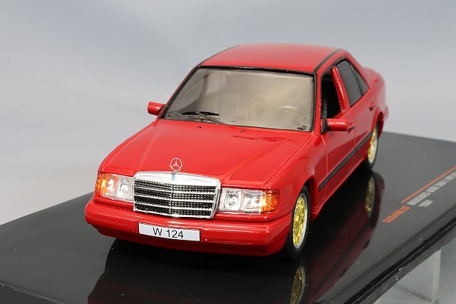 イクソ 1/43 メルセデスベンツ 300E (W124) 1984 レッド