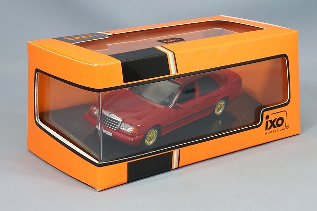 イクソ 1/43 メルセデスベンツ 300E (W124) 1984 レッド