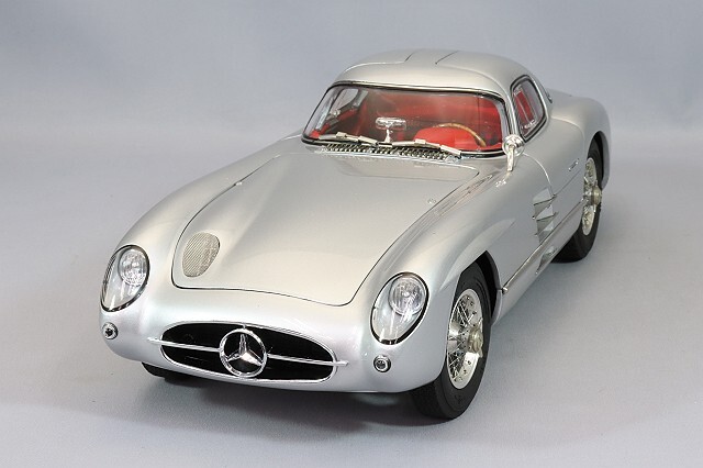 CMC 1/18 メルセデスベンツ 300SLR クーペ ガルウィング 1955 シルバー