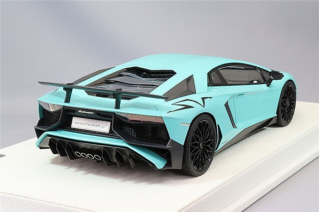アイドロン 1/18 ランボルギーニ アヴェンタドール LP750-4 SV 2015