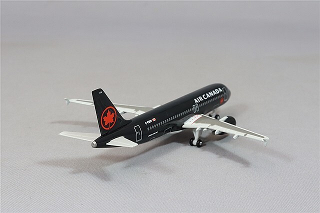 ヘルパ 1/500 エアバス A320 エア・カナダ ジェッツ C-FNVV