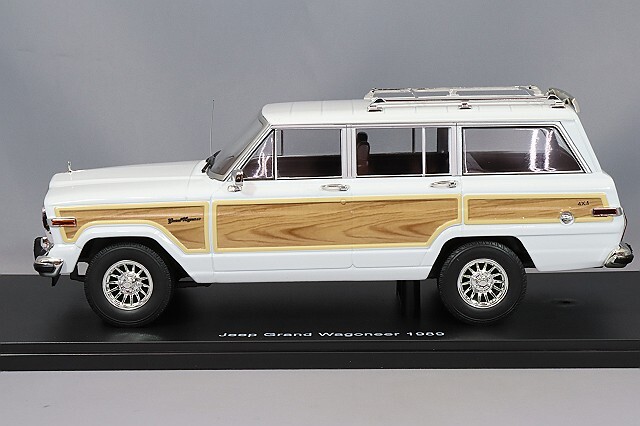 KKスケール 1/18 ジープ グランド ワゴニア 1989 ホワイト