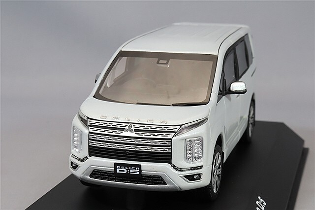 京商 1/43 三菱 デリカ D:5 ホワイト 【レジン製】