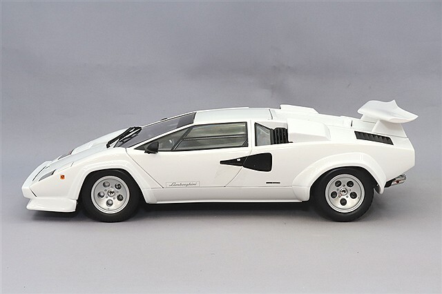 京商 1/18 ランボルギーニ カウンタック LP400S ホワイト