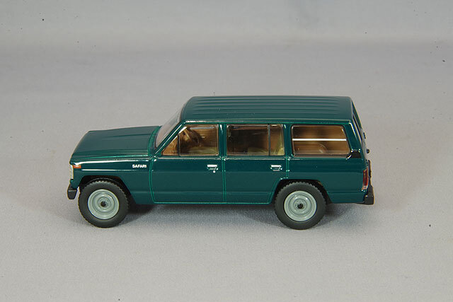 トミカリミテッドヴィンテージ NEO 1/64 日産 サファリ エクストラバン