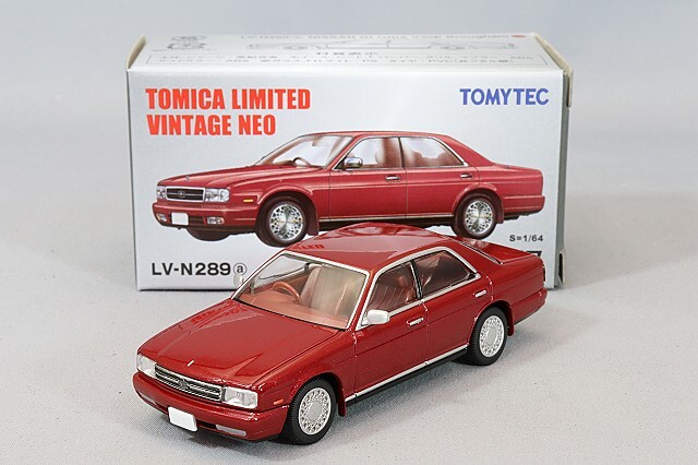トミカリミテッドヴィンテージ NEO 1/64 日産 グロリア V30E ブロアム