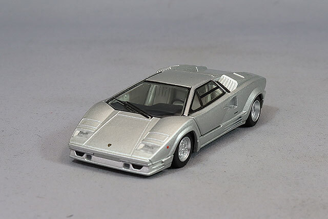 トミカリミテッドヴィンテージ NEO 1/64 ランボルギーニ カウンタック