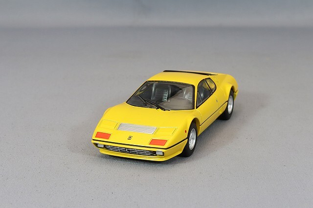 トミカリミテッドヴィンテージ NEO 1/64 フェラーリ 512 BBi 黄