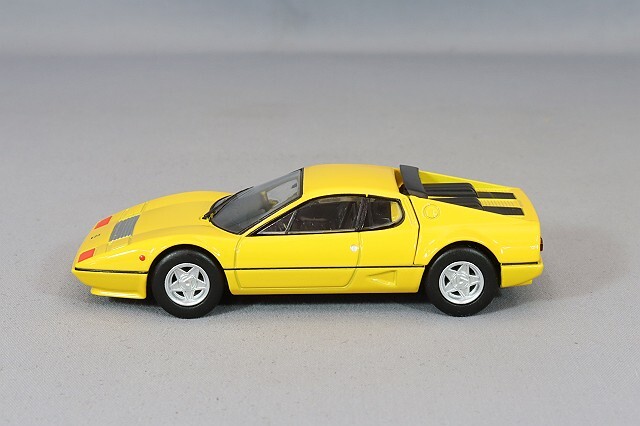トミカリミテッドヴィンテージ NEO 1/64 フェラーリ 512 BBi 黄