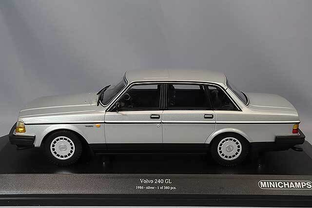 ミニチャンプス 1/18 ボルボ 240 GL 1986 シルバー