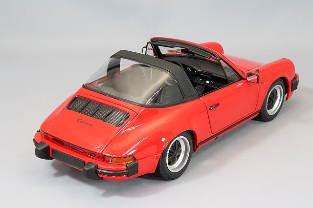 ミニチャンプス 1/18 ポルシェ 911 カレラ 3.2 タルガ 1983 レッド