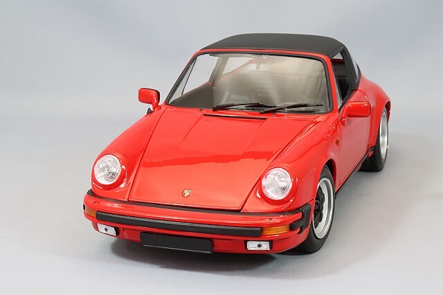 ミニチャンプス 1/18 ポルシェ 911 カレラ 3.2 タルガ 1983 レッド