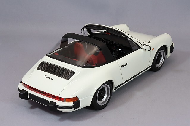 ミニチャンプス 1/18 ポルシェ 911 カレラ 3.2 タルガ 1983 ホワイト