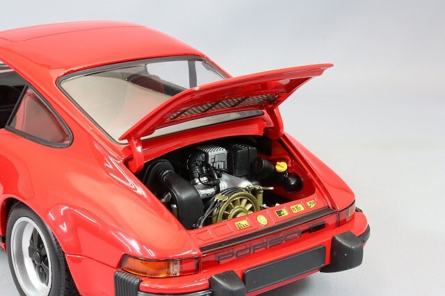 ミニチャンプス 1/18 ポルシェ 911 カレラ クーペ レッド