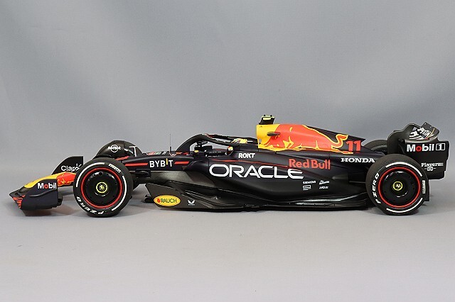 ミニチャンプス 1/18 オラクル レッドブルレーシング ホンダ RB19 2023