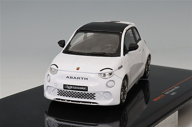 イクソ 1/43 フィアット アバルト 500e 2024 ホワイト