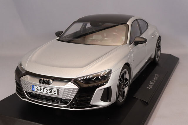 ノレブ 1/18 アウディ RS e-tron GT 2021 シルバー
