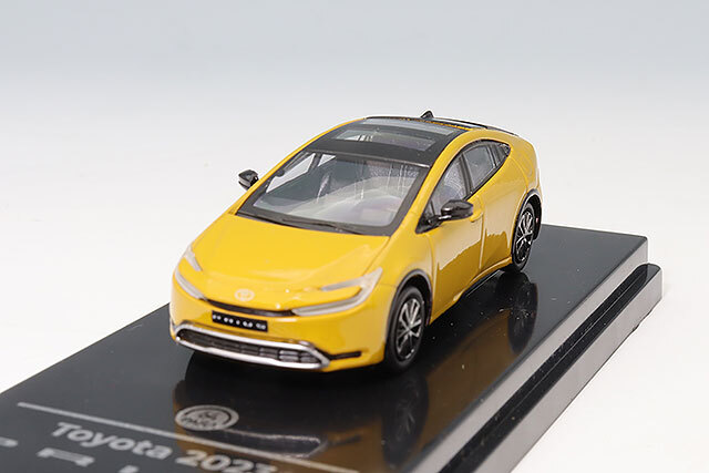 PARA64 1/64 トヨタ プリウス 2023 マキシマムイエロー 左ハンドル