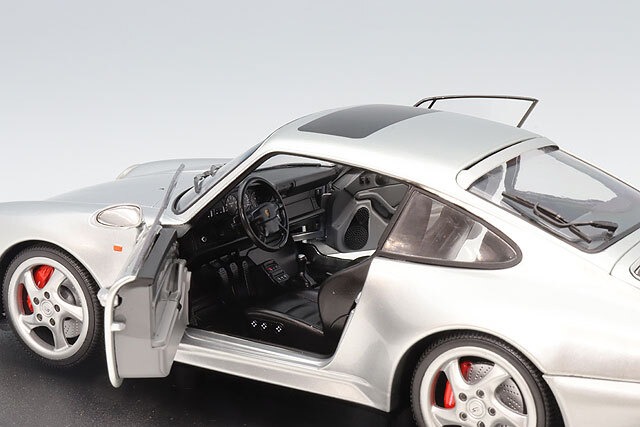 ソリド 1/18 ポルシェ 911 993 4S 1996 シルバー