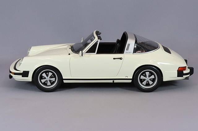 シュコー 1/18 ポルシェ 911 タルガ ホワイト ,レジン製,
