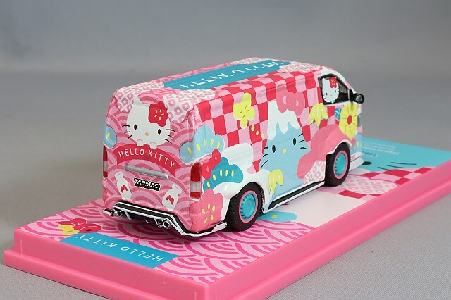 Tarmac 1/64 トヨタ ハイエース ワイドボディ ハローキティサマー