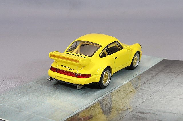 Tarmac x シュコー 1/64 ポルシェ 911 RSR 3.8 イエロー